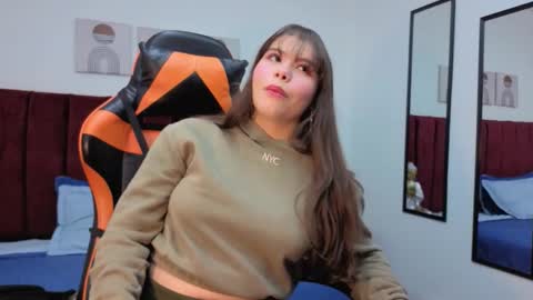 Snapshot of karoly_ocampo chatting on 10.24.25 karoly online show from 10.24.25