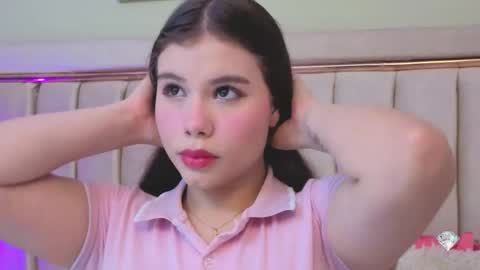 Snapshot of karoly_ocampo chatting on 11.20.25 karoly online show from 11.20.25