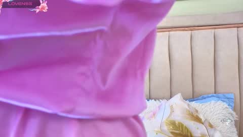 Snapshot of karoly_ocampo chatting on 12.05.25 karoly online show from 12.05.25