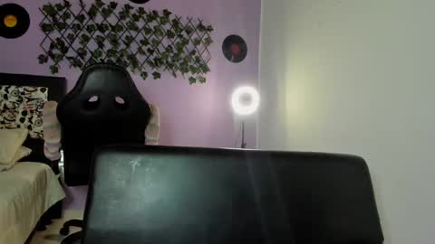 kassandra james online show from 12.04.24