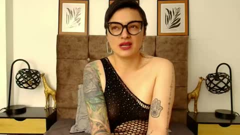 kat paradisse online show from 10.25.25