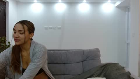 Snapshot of katalina_sexygirl chatting on 01.19.26 Katalina online show from 01.19.26