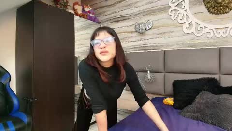 Snapshot of katana_blade chatting on 04.29.26 online show from 04.29.26