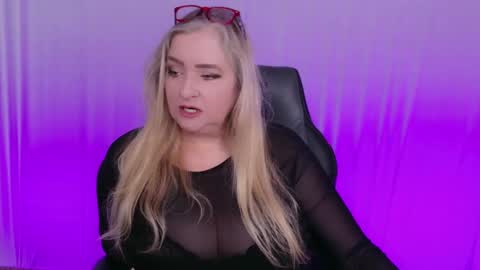 Kat D Sinclair online show from 02.17.25