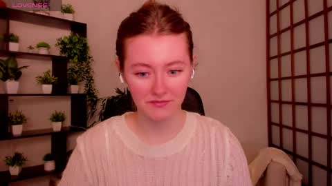 Snapshot of kate_cuddle chatting on 05.21.26 Kate online show from 05.21.26
