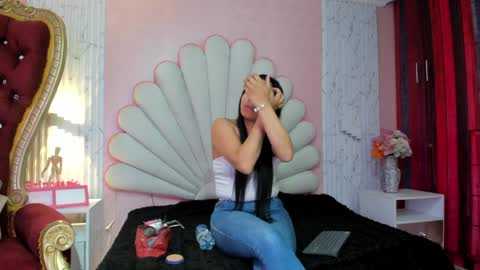 Snapshot of kate_mmoss chatting on 04.01.26 kate online show from 04.01.26