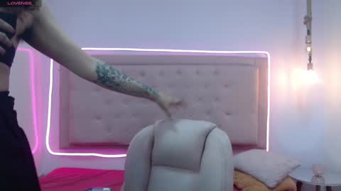 Snapshot of kate_pickman chatting on 01.14.25 kate online show from 01.14.25