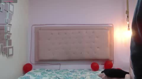 Snapshot of kate_pickman chatting on 02.18.25 kate online show from 02.18.25