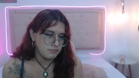 Snapshot of kate_pickman chatting on 03.08.25 kate online show from 03.08.25