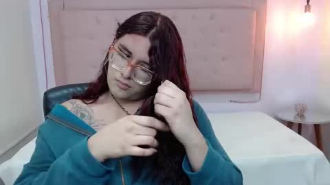 Snapshot of kate_pickman chatting on 09.12.25 kate online show from 09.12.25