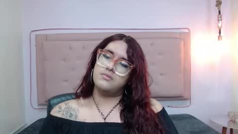 Snapshot of kate_pickman chatting on 09.17.25 kate online show from 09.17.25