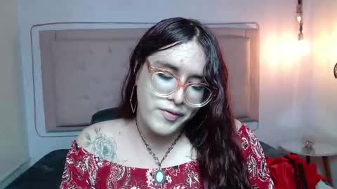 Snapshot of kate_pickman chatting on 09.18.25 kate online show from 09.18.25