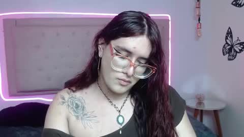 Snapshot of kate_pickman chatting on 09.21.25 kate online show from 09.21.25