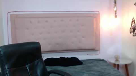 Snapshot of kate_pickman chatting on 09.26.25 kate online show from 09.26.25