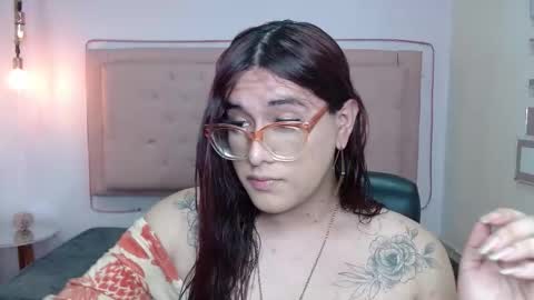 Snapshot of kate_pickman chatting on 10.12.25 kate online show from 10.12.25