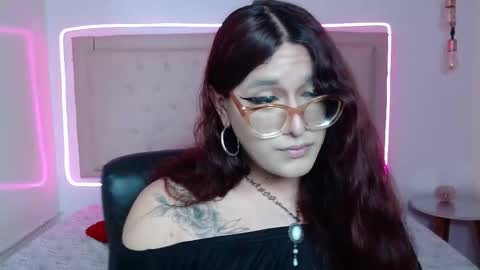 Snapshot of kate_pickman chatting on 10.29.25 kate online show from 10.29.25