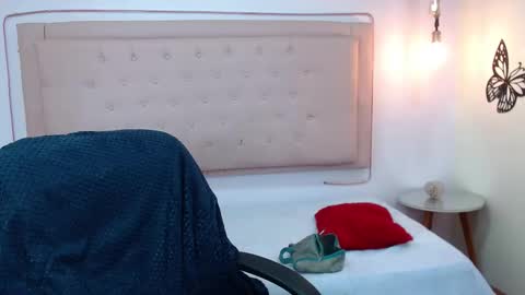 Snapshot of kate_pickman chatting on 11.06.25 kate online show from 11.06.25