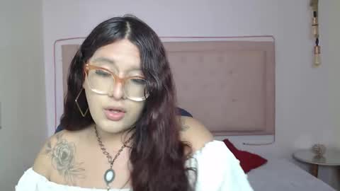 Snapshot of kate_pickman chatting on 11.08.25 kate online show from 11.08.25