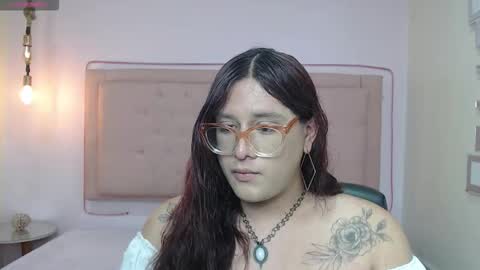 Snapshot of kate_pickman chatting on 11.19.25 kate online show from 11.19.25