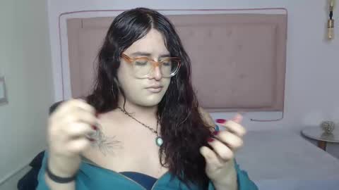 Snapshot of kate_pickman chatting on 11.26.25 kate online show from 11.26.25