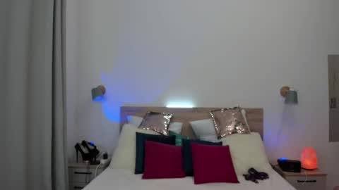 kate_redgar online show from 11.30.25