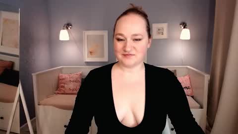 Snapshot of kate_rest chatting on 12.19.25 Kate Follow me dear online show from 12.19.25