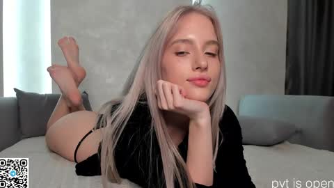 Snapshot of katebremar chatting on 05.01.26 online show from 05.01.26