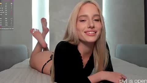Snapshot of katebremar chatting on 06.12.26 online show from 06.12.26