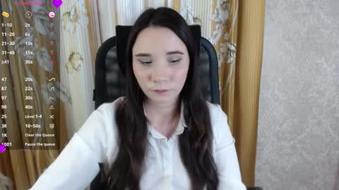 Snapshot of katecrash chatting on 03.10.25 YourKate online show from 03.10.25