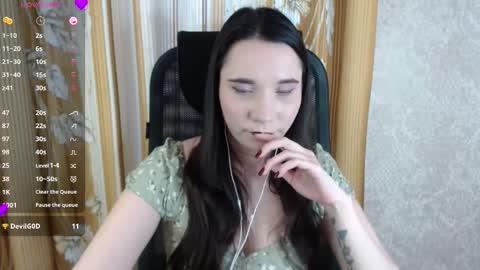 Snapshot of katecrash chatting on 03.11.25 YourKate online show from 03.11.25