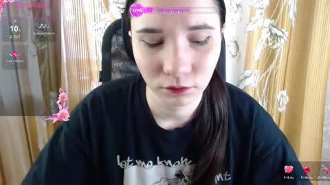 Snapshot of katecrash chatting on 10.08.25 YourKate online show from 10.08.25