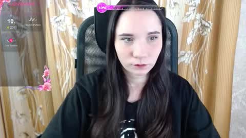 Snapshot of katecrash chatting on 11.08.25 YourKate online show from 11.08.25