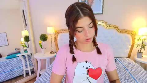 Snapshot of kateemartinez chatting on 10.23.25 katee Martinez online show from 10.23.25