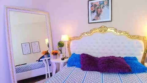 Snapshot of kateemartinez chatting on 11.04.25 katee Martinez online show from 11.04.25