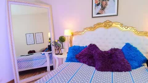 Snapshot of kateemartinez chatting on 11.26.25 katee Martinez online show from 11.26.25