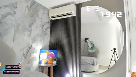 Snapshot of katemoss70 chatting on 10.19.25 Im Katherine but call me Kate online show from 10.19.25