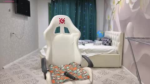 Snapshot of katerina544 chatting on 10.24.25 katerina544 online show from 10.24.25