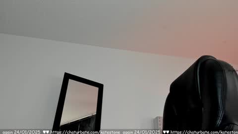 Snapshot of katestone_again chatting on 01.24.25 love meeee online show from 01.24.25