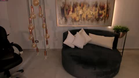 K A T E  online show from 09.08.25