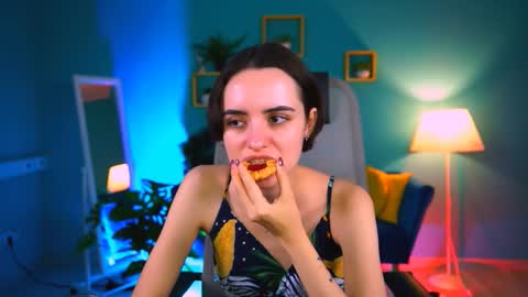 katewillows online show from 01.08.26