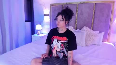Snapshot of kathegomez_ chatting on 06.12.26 KatheGomez online show from 06.12.26