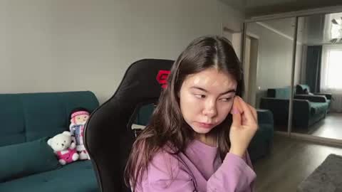 Snapshot of katheleenschraub chatting on 06.19.26 Elle online show from 06.19.26