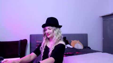 Snapshot of katherinemidnight chatting on 10.10.25 Katherine online show from 10.10.25