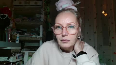 Snapshot of kathleenedwards chatting on 05.20.26 Kathleen online show from 05.20.26