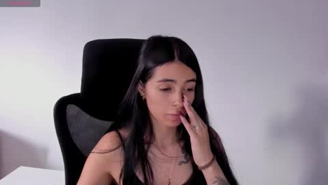 Snapshot of katia_sex25 chatting on 02.20.26 Katia online show from 02.20.26