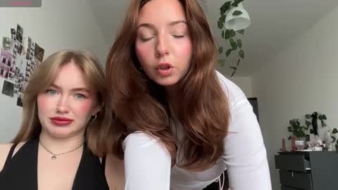 Katienext stream  online show from 09.26.25