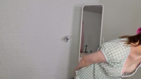 Snapshot of katie_ktk chatting on 09.27.25 Katie online show from 09.27.25