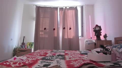 Kate online show from 12.21.24