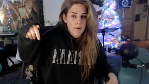 Snapshot of katiecutie_5 chatting on 01.22.25 Katie online show from 01.22.25