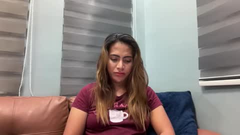 katiefrox  online show from 11.03.25
